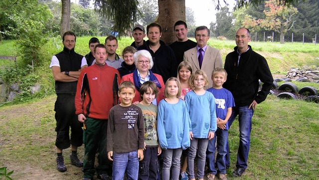 Die Zupackenden, die Untersttzer und ...tterer vom Freundeskreis der Schule )   | Foto: bz