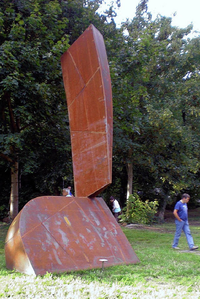 Franz Bernhards Stahlskulptur im Park   | Foto: GEZ