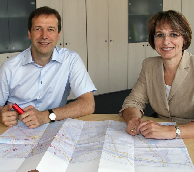 MdL Thomas Marwein und Edith Schreinre...ssenvarianten fr den Gterzugtunnel.   | Foto: Stadt Offenburg
