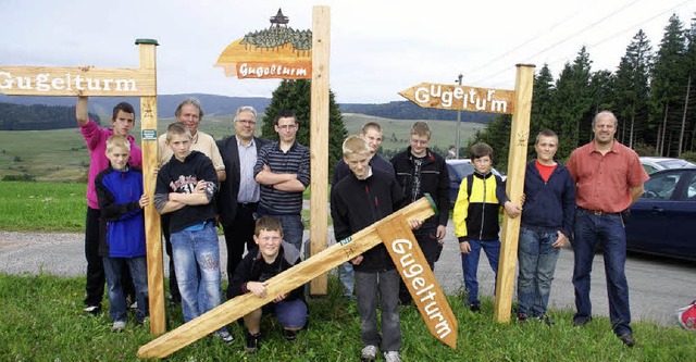 Schler aus Herrischried und Grwihl ...elturm-Wegweiser an Christof Berger.    | Foto: Hrvoje Miloslavic