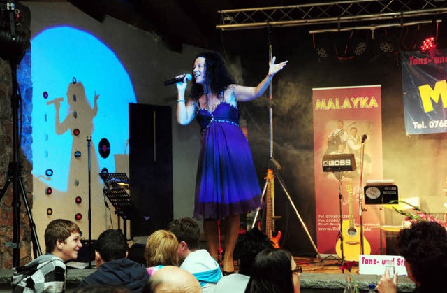 Daniela Martinez sang sich in die Herz...tolle Stimmung. FOTO: Horst Dauenhauer  | Foto: Horst Dauenhauer