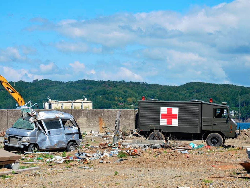 Wo Fahrzeuge des Roten Kreuzes im Einsatz sind, werden Leichen geborgen.