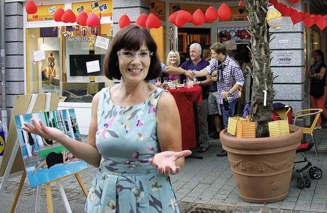 Normalerweise steht Beate Lcke bei be...wird sie nun selbst mal zum Fotomotiv.  | Foto: Susanne Mller