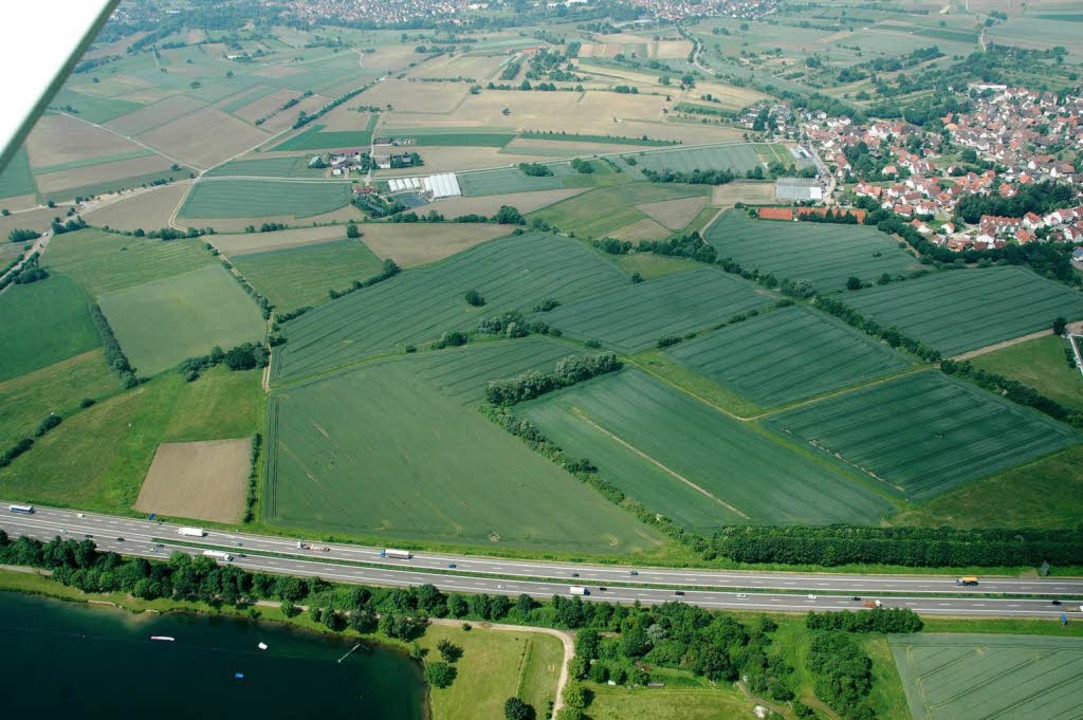 Das Neufeld bei March-Holzhausen. Die ...dium einen Autobahnrasthof fr die A5.  | Foto: Brigitte Sasse