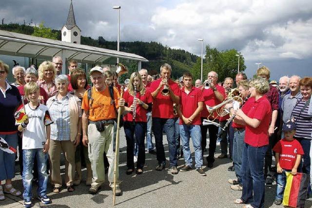 Pnktlich zum Dorffest die Pilgertour beendet