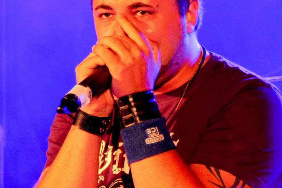 Mit viel Gefühl sang Thomas Einloth von der Band Inside Melina (Foto: Eileen Woestmann) Mit viel Gefühl sang Thomas Einloth von der Band Inside Melina (Foto: Eileen Woestmann)