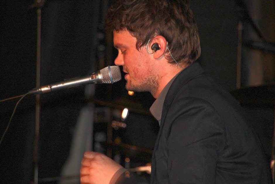 Mit seiner Stimme begeisterte er das Publikum: Christoph Ecke von der Band Leyan. (Foto: Eileen Woestmann) Mit seiner Stimme begeisterte er das Publikum: Christoph Ecke von der Band Leyan. (Foto: Eileen Woestmann)