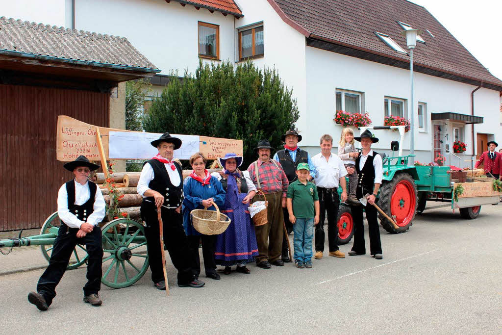 Aus Löffingen kamen die Diechele-Bohrer (Familie Pfeifer), die die Herstellung der früheren Holzwasserleitungen demonstrierten. Aus Löffingen kamen die Diechele-Bohrer (Familie Pfeifer), die die Herstellung der früheren Holzwasserleitungen demonstrierten.