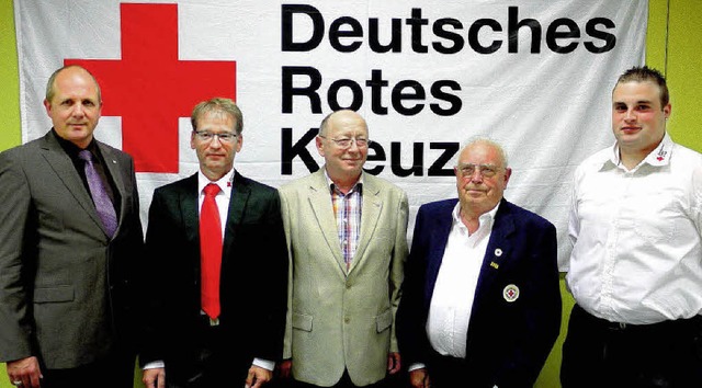 Kreisgeschftsfhrer Jochen Hilpert un...ive Mitarbeit im DRK aus (von links).   | Foto: Weiss