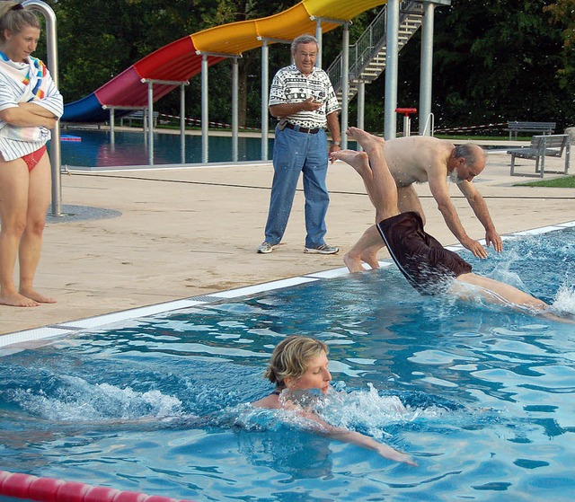Auch das Schwimmen wird beim Sportabze...d &#8222;Mach blau&#8220; abgenommen.   | Foto: Frank Kiefer