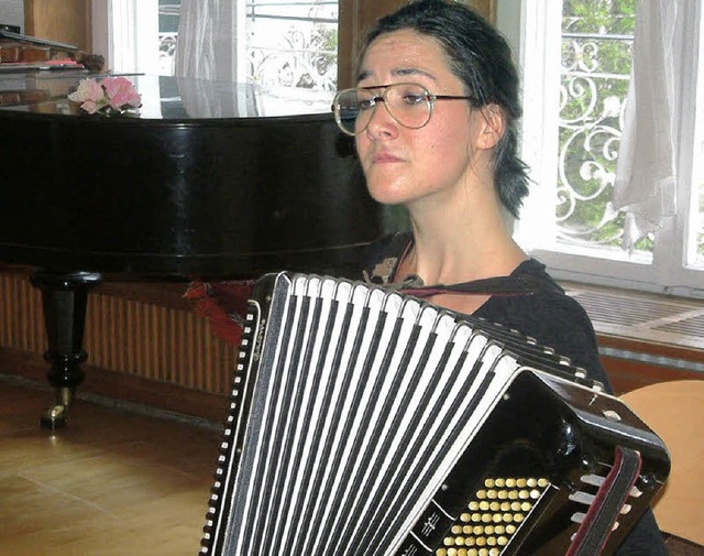 Die wandlungsfhige Schauspielerin Lin...leben wie im Zirkus&quot; im Rosenhof.  | Foto: roswitha frey