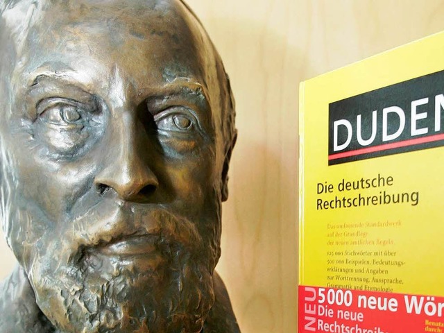 Konrad Duden und das Buch, das seinen Namen trgt  | Foto: dpa