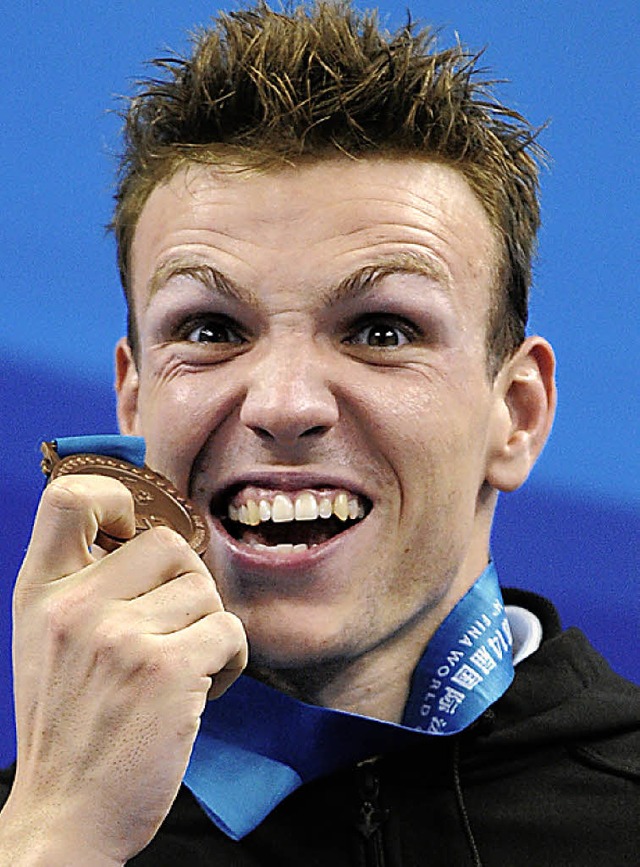 Paul Biedermann freut sich ber zwei B...hr aber wieder andere Medaillenfarben.  | Foto: AFP