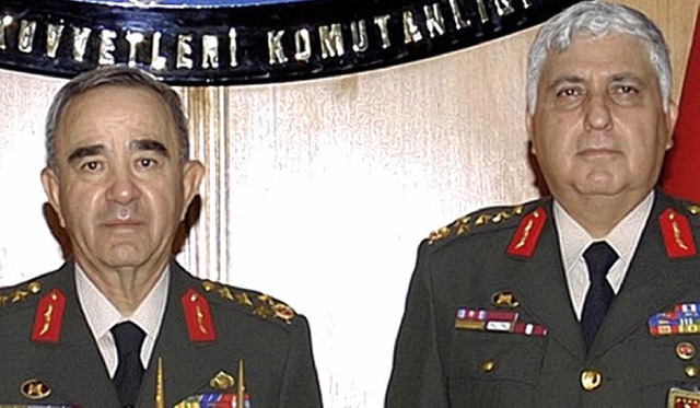 Necdet zel (rechts) lst General Erdal Ceylanoglu als Chef des Heeres ab.    | Foto: dpa