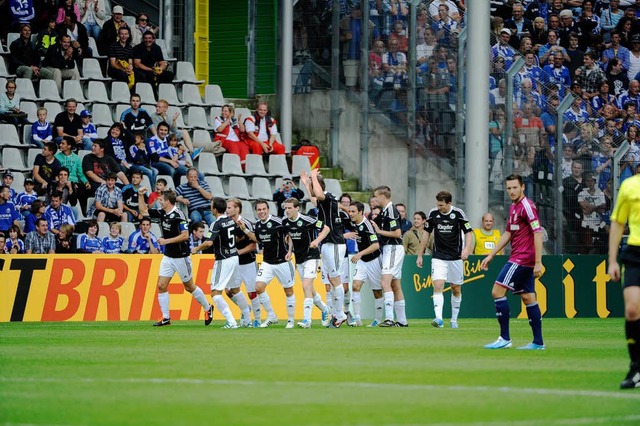 Zehn Teninger Spieler freuen sich ber den einzigen Treffer des Siebtligisten.  | Foto: Copyright by Achim Keller