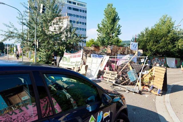 Fotos: Autonome blockieren Strae in Freiburg