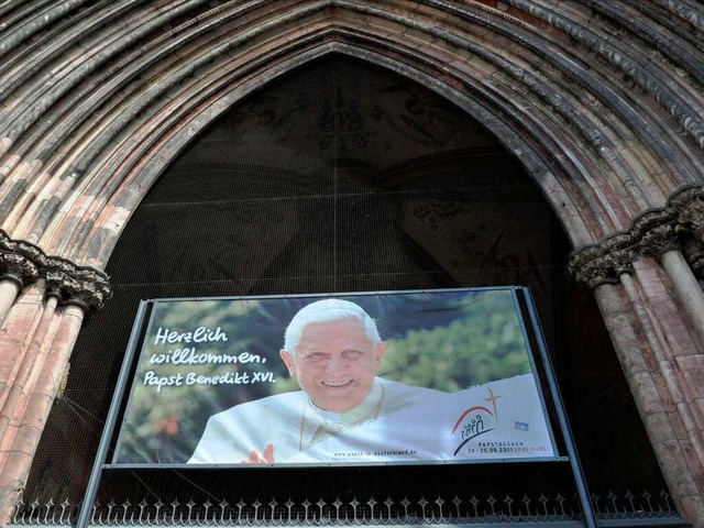 Papst Benedikt XVI. kommt am 24. und 25. September nach Freiburg.  | Foto: dpa