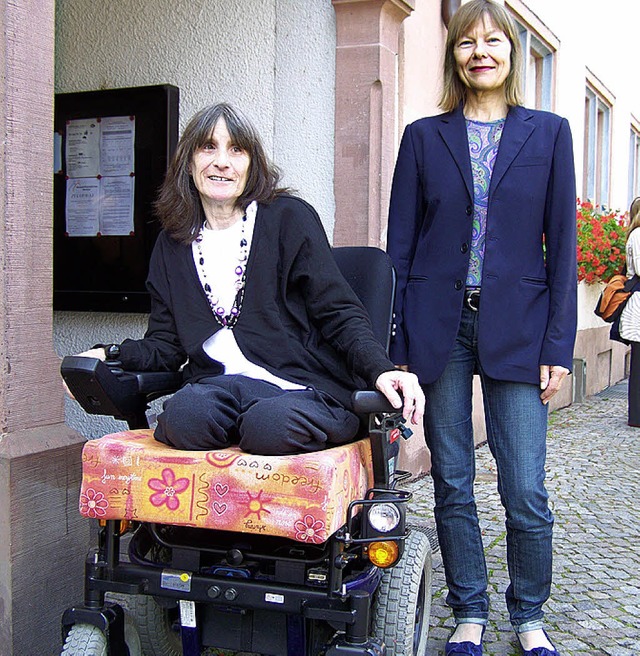 Christa Fraider (links) ist jetzt ehre...egine Gudat steht im Rathaus  bereit.   | Foto: Sylvia Timm