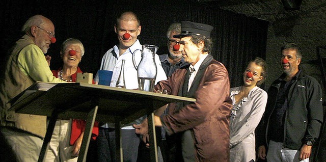 Bruno Zhlke, alias Professor Meckenberg (Mitte), mit Publikum   | Foto: Heidi Fssel