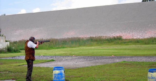 Schiestandleiter  Heinz  Strbel  dem...er  14  Meter  hohe  Schiewall  ist.   | Foto: Ingeborg Grziwa