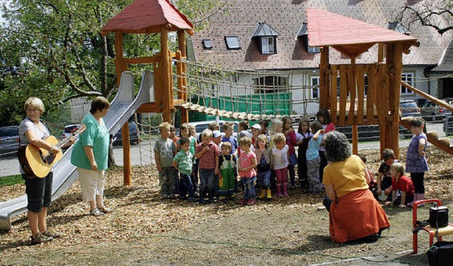 Das neue Klettergerst wurde im Kindergarten Berau eingeweiht.   | Foto: ljd