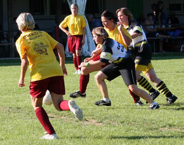 Nicht nur bei der Frauenfuball-WM kr...ich die Fuballdamen mchtig ins Zeug.  | Foto: cremer