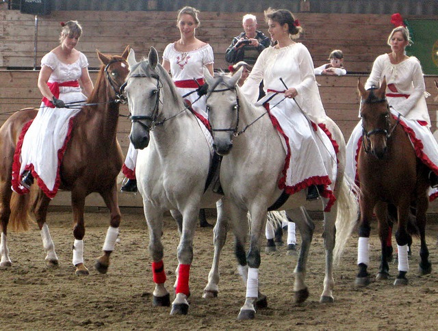 Ein glanzvolles Sommerfest feierte Fam...i einer hinreiend schnen Quadrille.   | Foto: ulrike spiegelhalter