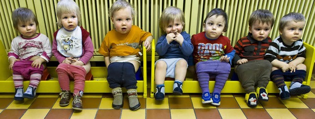 Gegen den demografischen Wandel: Besse...Kleinkindern knnte vielleicht helfen.  | Foto: dpa
