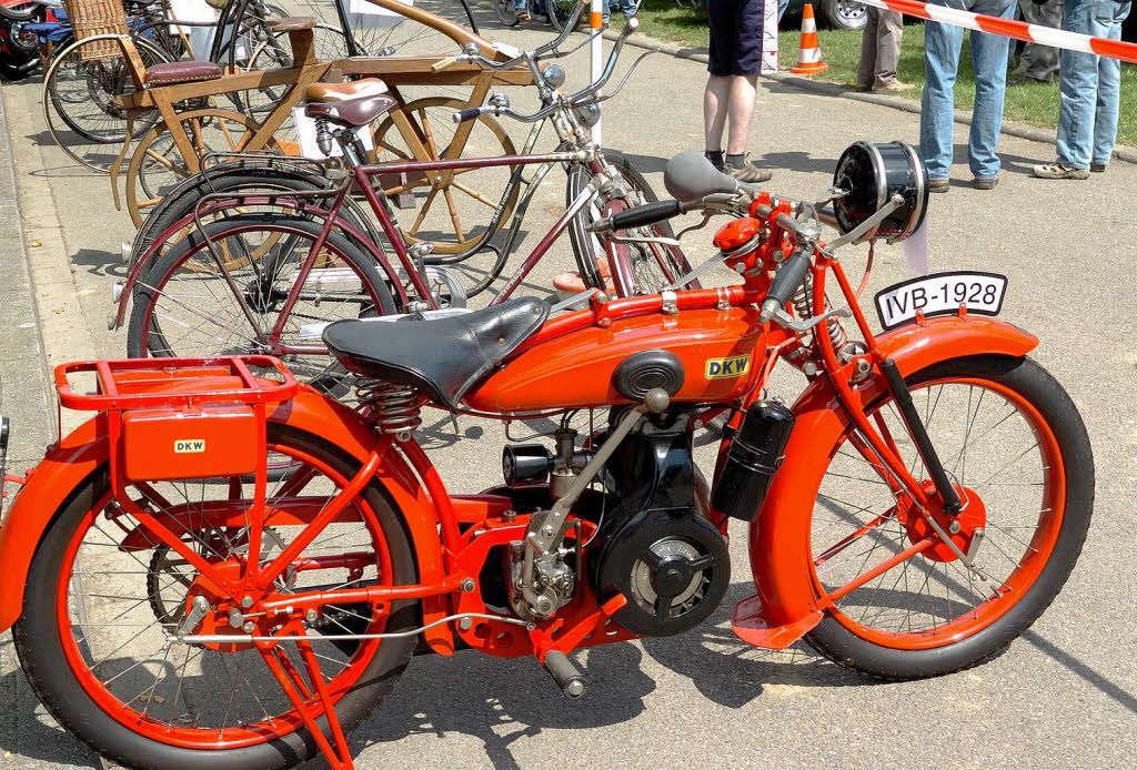 Auch alte Motorrder gab es haufenweise zu besichtigen