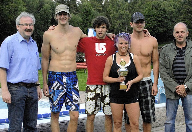 Die &#8222;Schnibbys&#8220; siegten zu...zender Rainer Schwinkendorf (rechts).   | Foto: BZ