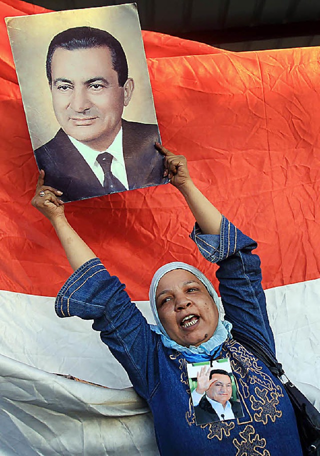 Auch Anhnger von Mubarak demonstrierten in Kairo.  | Foto: afp