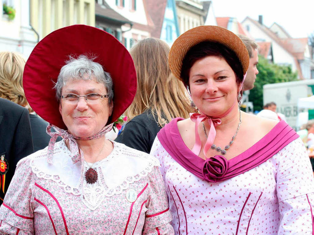 Neuer Rekord: Deutschlands lngste Kaffeetafel wurde heute in der Offenburg mit 1375 Meter Lnge aufgebaut.