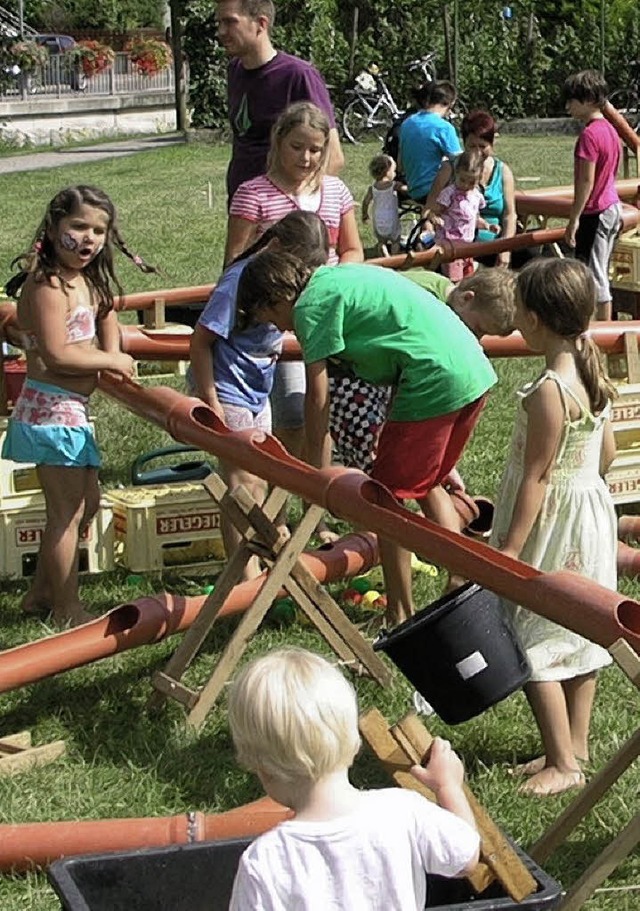 Die Wasserbaustelle vom Spielmobil Fre...m und Bad Krozingen fr Begeisterung.   | Foto: privat