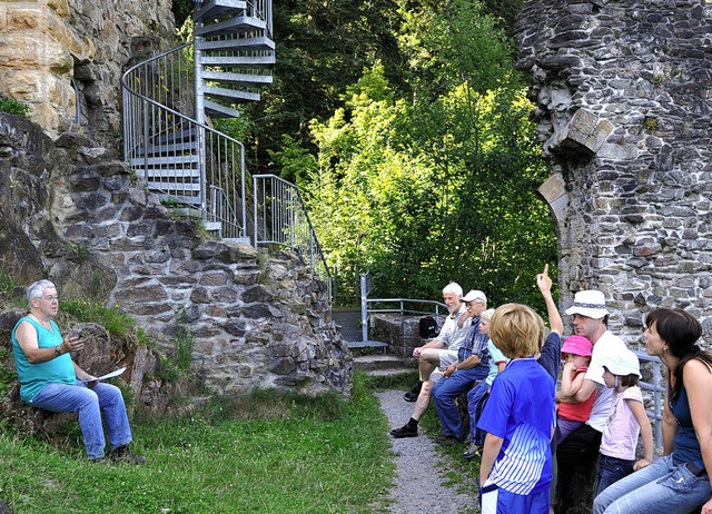 Kurt Bchle (links), der gute Geist de...este der Burg hoch ber dem Murgtal.    | Foto: Kirsten Lux