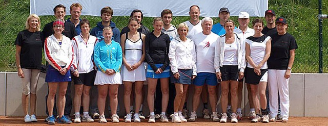 Finalisten und Turnierleitung des Tenniscups in Waldkirch   | Foto: Verein