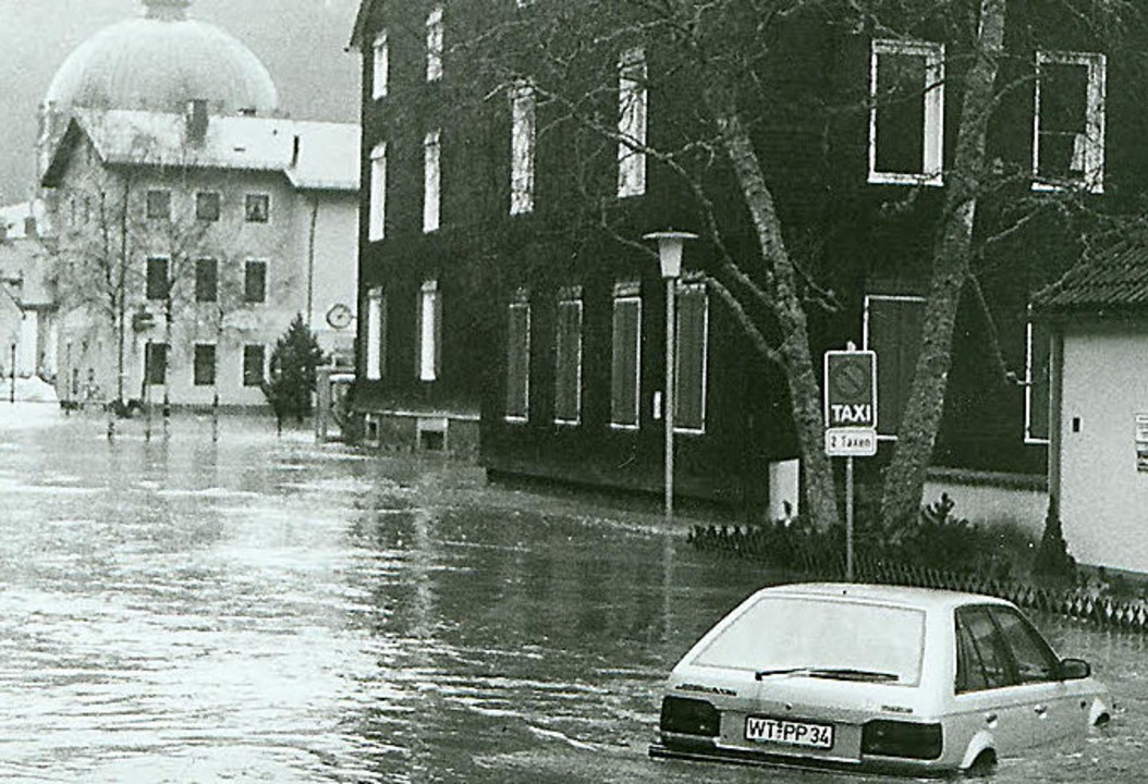Im Februar 1990 stand die Stadt unter Wasser.   | Foto: Archivfoto: privat