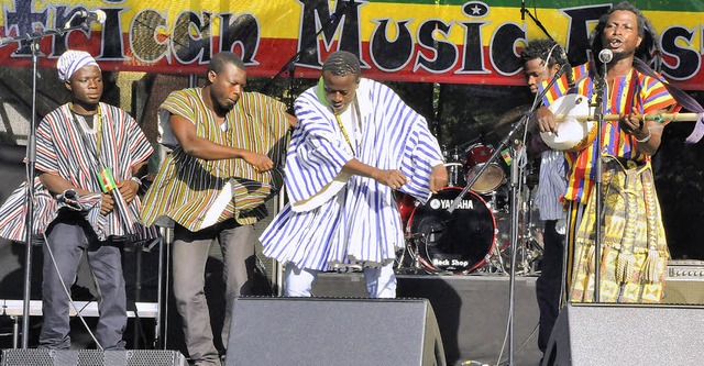 Knigliche Erffnung bei afrikanischen... ganz im Zeichen dieser Kulturbegenung  | Foto: Markus Zimmermann