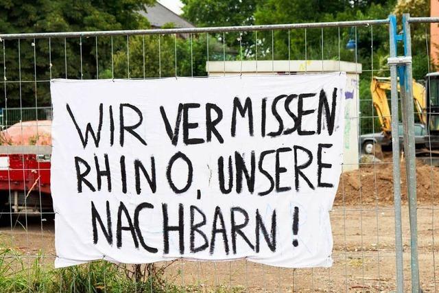 Fotos: Plakate am Bauzaun des Rhino-Gelndes in Freiburg-Vauban