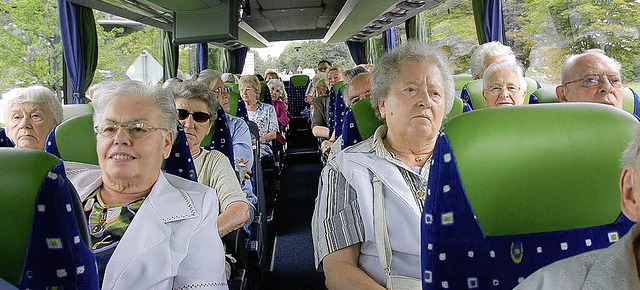 Voll besetzt war der Bus bei der Senioren-Stadtrundfahrt.   | Foto: Erismann