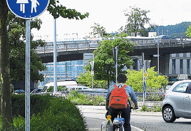 Fr Fahren auf dem Gehweg fehlt das da...uot;Radfahrer frei&quot;. Bild: Gerard  | Foto: Gerard