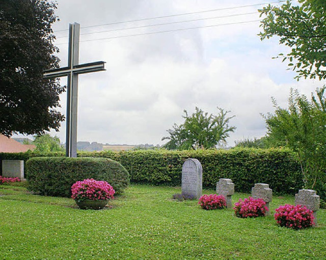 Auf  Wintersweilers Friedhof wurden  Kriegsgrber umgebettet.  | Foto: cre