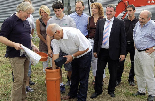 Grundsteinlegung die mit einer  &#8222...der Banken und der Handwerksbetriebe.   | Foto: Heinz Vollmar