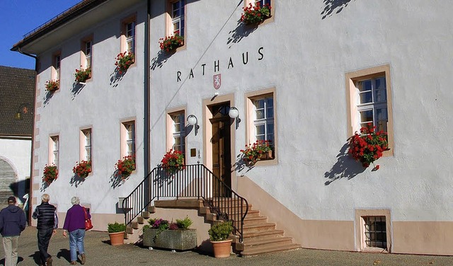 Die Stimmung im Oberrieder Rathaus ist...rteiinternen Streit fr Wirbel sorgt.   | Foto: Markus Donner