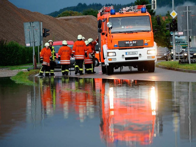 Land unter &#8211; die Feuerwehr in Freiburg im Einsatz.  | Foto: Patrick Seeger