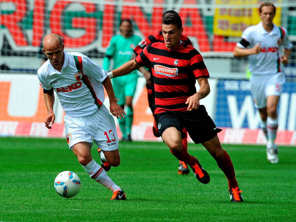 Verfolgungsjagd: Caligiuri hat Tobias Werner (l.) und den Ball ins Visier genommen.