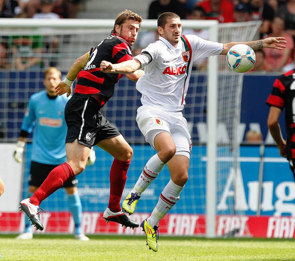 Das ewige Luftduell: SC-Kapitn Heiko Butscher (l.) gegen Mlders.