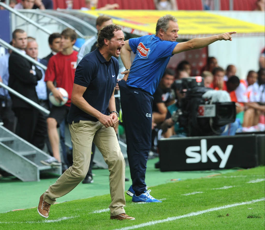 Einsatz bis zur letzten Sekunde auch am Seitenrand: Chefcoach Marcus Sorg (l.) und sein Assistent Christian Streich geben letzte Anweisungen.