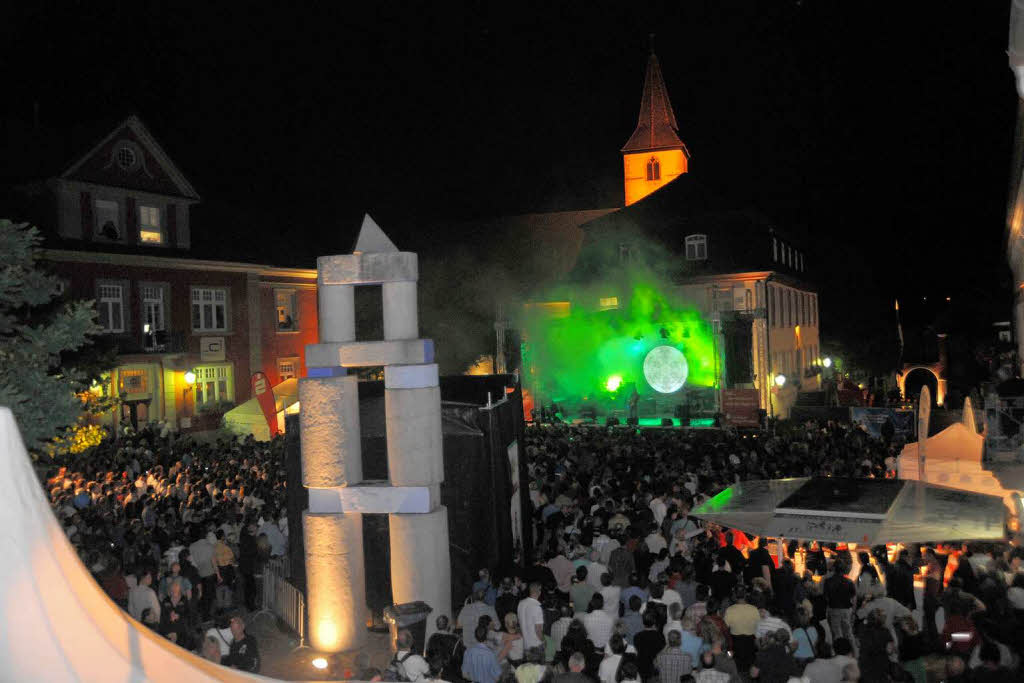 Mehr als 4000 Musikfans kamen auf den Markgrfler Platz.