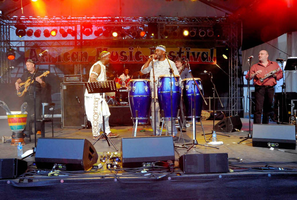 Musik mit viel Dynamik prsentierte die international besetzte Band Blokosso aus Freiburg und gewann den ersten Bandwettbewerb eines African Music Festivals in Emmendingen.
