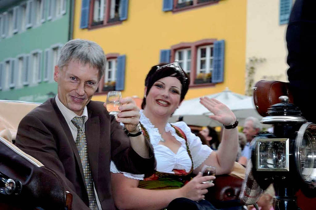 Ein farbenprchtiger Umzug war der Auftakt zum Markgrfler Weinfest in der Fauststadt.